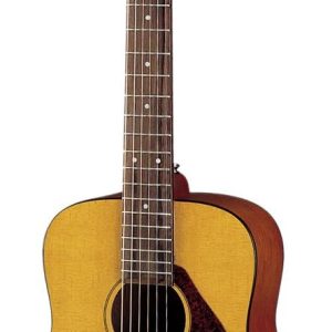 Guitarra acústica Yamaha JR1 tamaño 3/4 con funda, ideal para principiantes y niños.